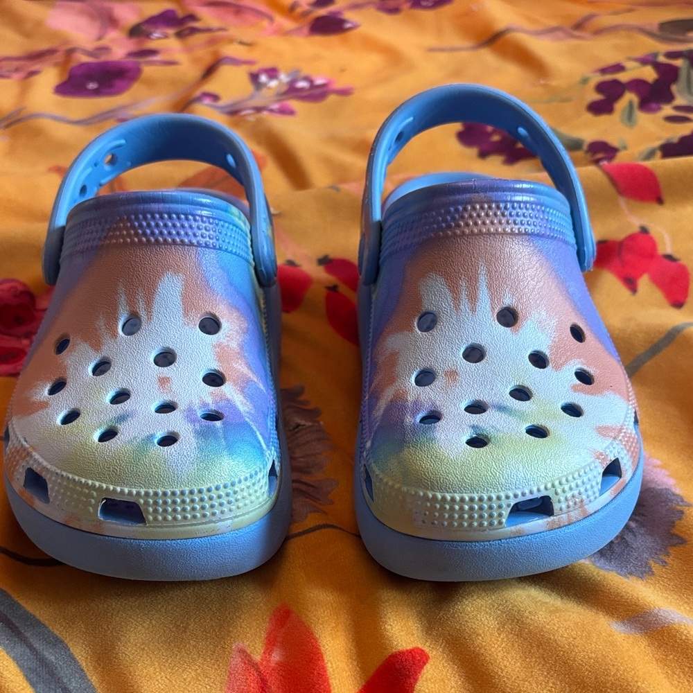 CROCS Kids Tie-Dye Clog Sandals in Blue, Pink, Yellow